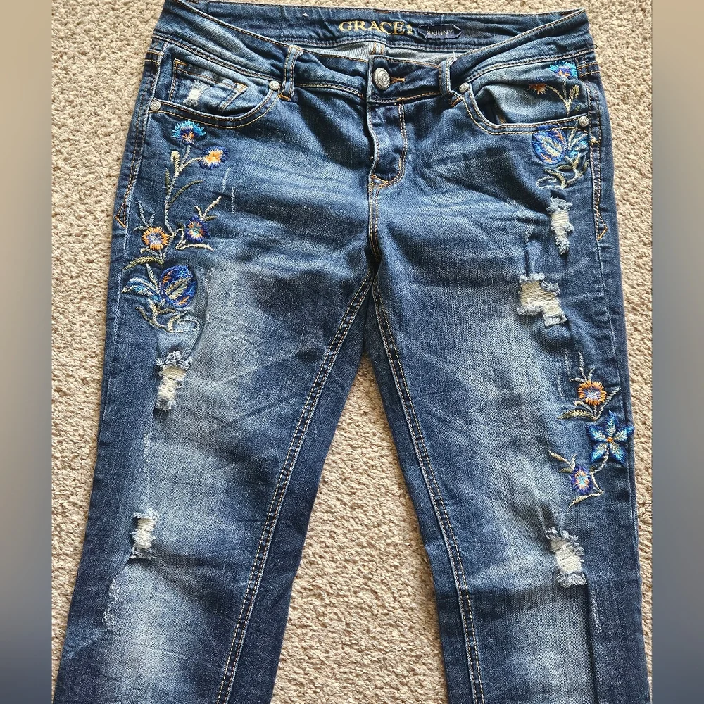 Embroidered Jeans - Picture 2 of 11